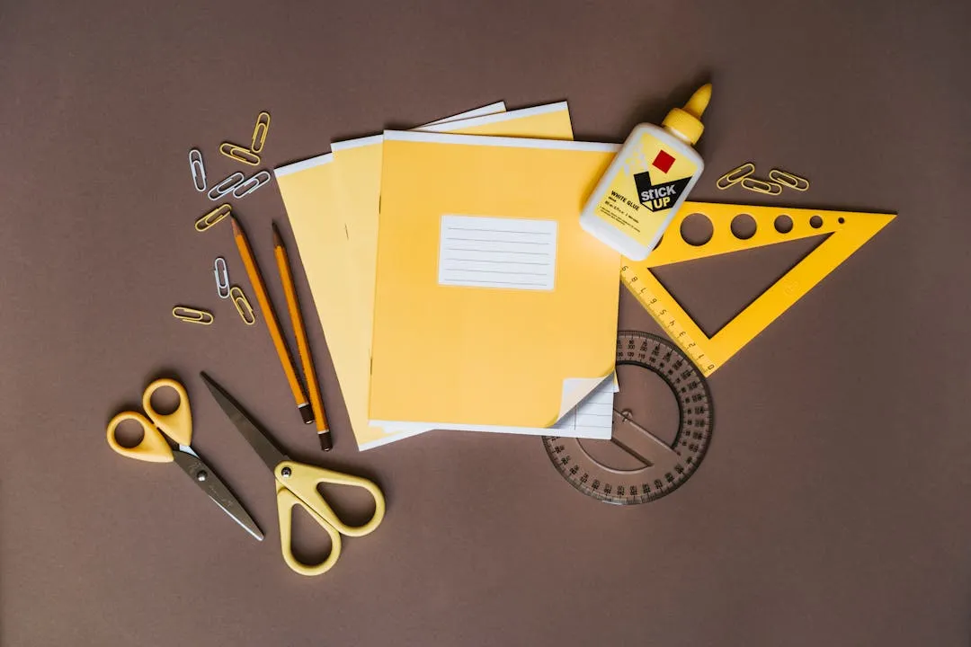 ノートや文房具など学用品